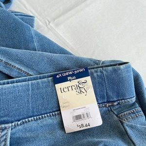 Women’s 4X blue jeans with elastic at the ankles